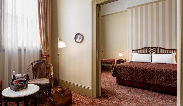 Hadley's Orient Hotel