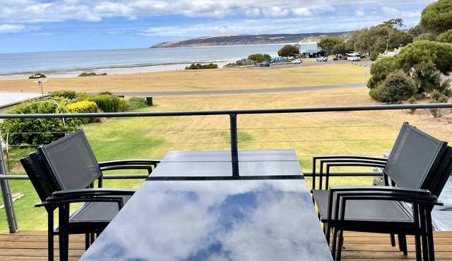 Hamilton | Emu Bay | beachfront getaway | accommodates 10 guests
