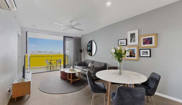 Hamilton Portside Luxe Level 5