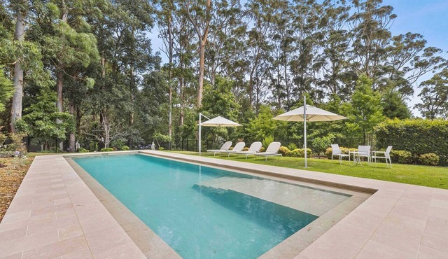 Hamptons Acreage Home. Terrigal. Sleeps 8 in Terrigal