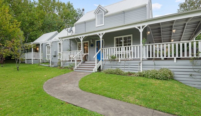 Hamptons charm at Nantucket in Mollymook