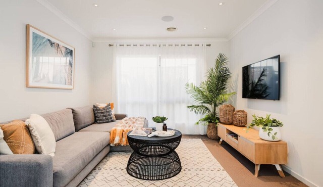 Hamptons Haven; Luxe 4 bedroom, 2 bathroom, WIFI