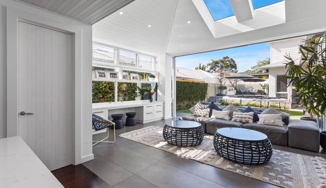Hamptons Holiday House - 6 bedroom + pool