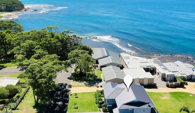 Hamptons Ocean Escape - The most beautiful home for your next luxurious, relaxing getaway in Ulladulla