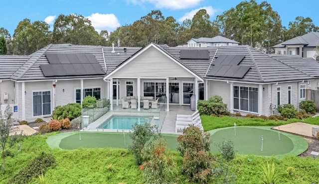 HAMPTONS ON FIGTREE - THE VINTAGE HOLIDAY HOUSES
