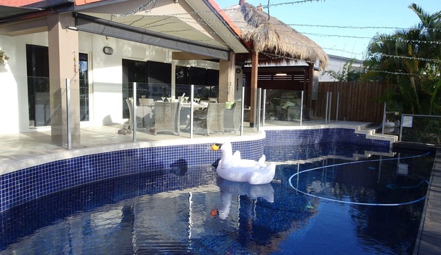 Harbour Lights 5 bedroom Waterfront Family Getaway sleeping up to 12 guests. in Carrara