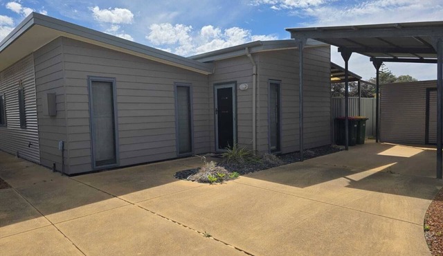 Harry's Place: 3 BR, 2 BA House in Lancelin, Sleeps 8