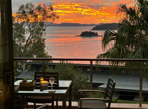 Haven on Hamilton Island -private apartment with views & buggy Fully Renovated in 2023