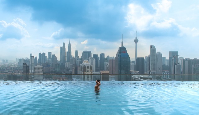 HC Studio @ Instaworthy Infinity pool (Netflix & Wifi provided)