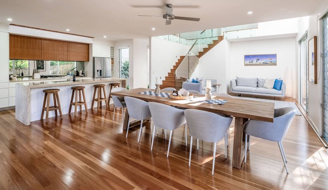 Headlands Hideaway, Moffat Beach Pet Friendly Home