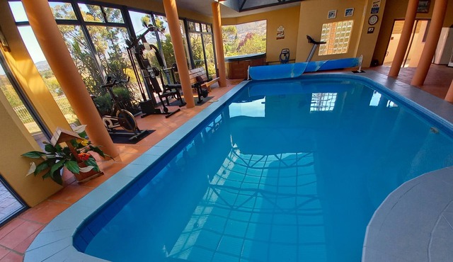 Health Spa resort, Waterfront, Walk to Mona - FREE Netflix