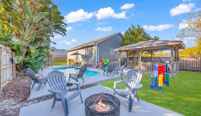Heated pool+jacuzzi house! Firepit! Cruises! Space Center! USSA fields!Fenced in Cocoa