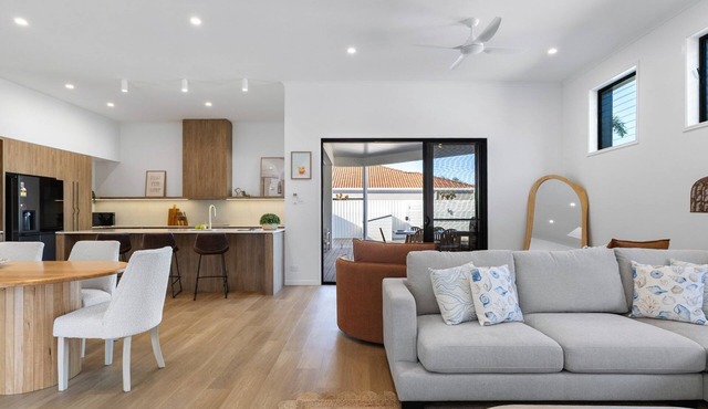 Helm Haven Noosa - poolside paradise