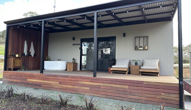 Heritage - Self contained tiny house with king bed.