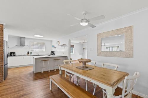 Hervey Bay Pool Retreat Near Marina & Beach