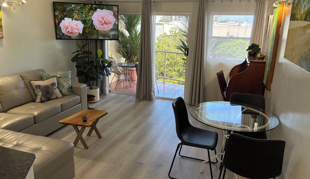 Hidden Gem apartment in the heart of Cairns City. Free Parking