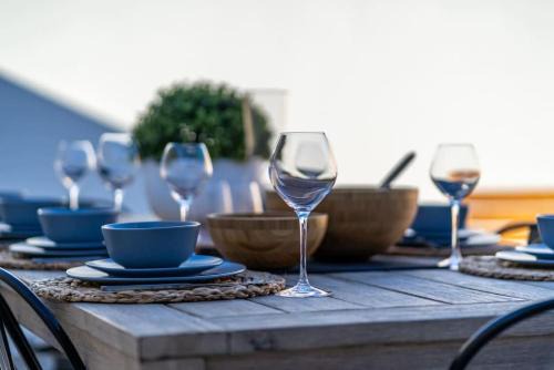 Higher Ground on Seaview - Rooftop Coastal Escape in Henley Beach