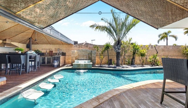 Hillarys Platinum Retreat