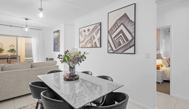 Hills & Paws – A Sepal Stay is a peaceful 3-bedroom retreat at the gateway to Perth’s hills, national parks and waterfalls. A perfect base for hikers, nature lovers, travelling families and guests with dogs. Modern, bright, fully equipped home!