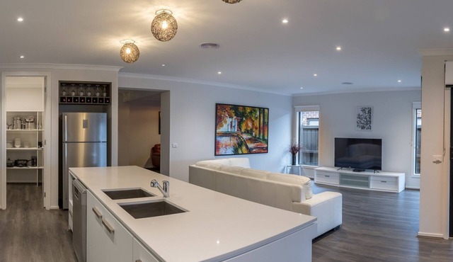 Hillside Paradise Torquay - Sleeps 17 - Strictly Families