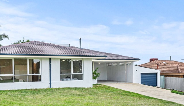 Hillside Retreat Perth East-Airport 25 minutes