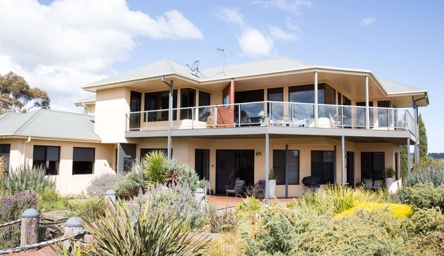 Hilltop Apartments Phillip Island - Adults Only