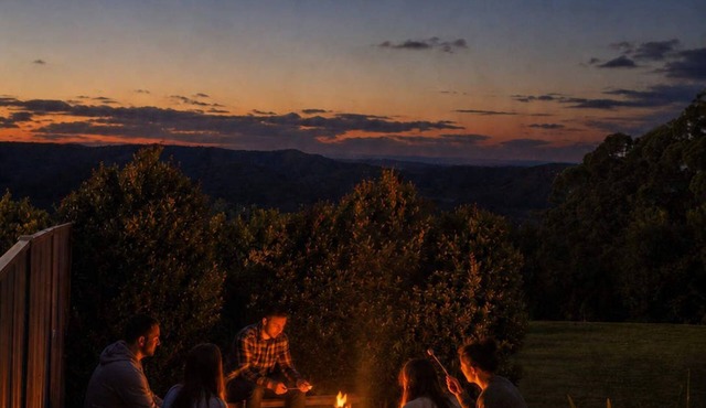 Hinterland Escape - Coastal Views, Pool & Fire Pit