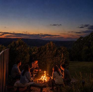 Hinterland Escape - Coastal Views, Pool & Fire Pit