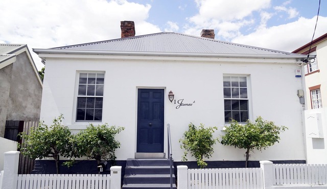 Historic Central Launceston Getaway: 5 mins from Charles St. Cafe's