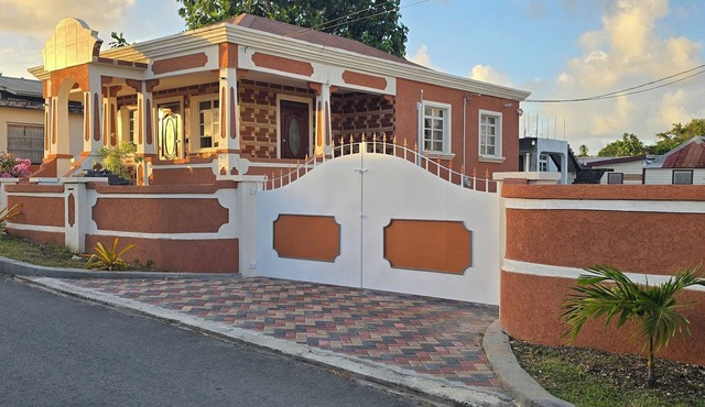 HISTORIC MONOR. Charming 2-bedroom house with WiFi, AC in delightful Bridgetown in Bridgetown