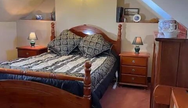 Historical Loft Queen Bed Own Entrance & Bathroom