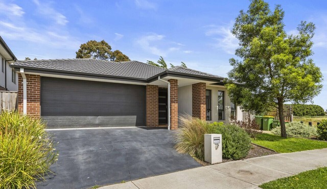 Holiday Home VIC Officer 5BR WiFi Parking