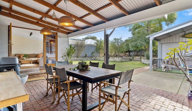 Home Among the Gum Trees