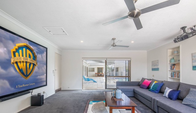Homely Getaways in Broadbeach Waters - 20% OFF