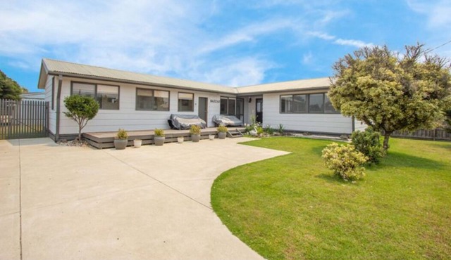 Homely Getaways in Surf Beach - Pet Friendly - 20% OFF