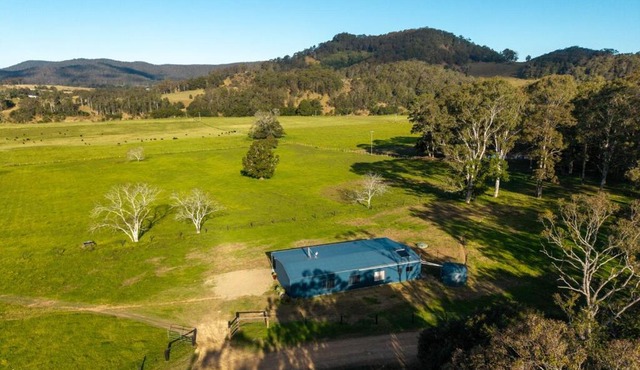 Honeybreeze - Scenic riverfront country farm