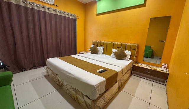 Hotel 5 Star RaceCourse in Rajkot
