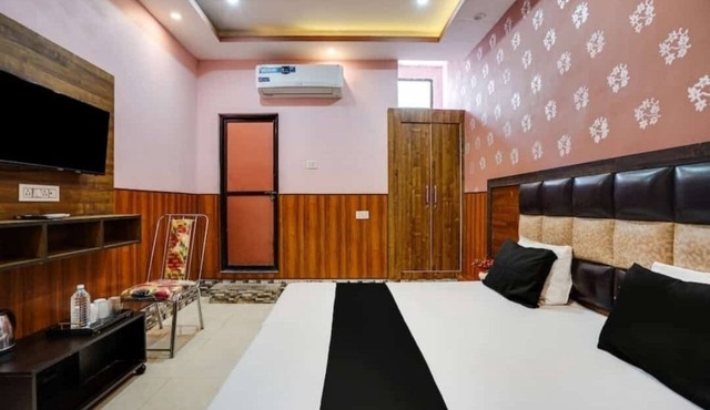 Hotel Aadhya & Restaurant