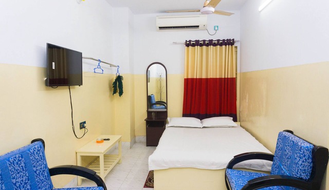 Hotel Al Sarwar - Deluxe Single Room in Dhaka