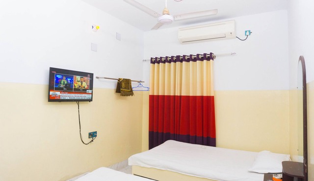 Hotel Al Sarwar - Deluxe Twin Room in Dhaka