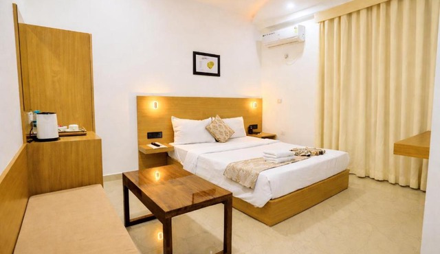 Hotel Citrine 2KM from Railway Station in Henima