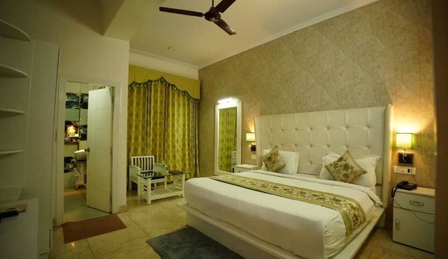 Hotel Drona Palace