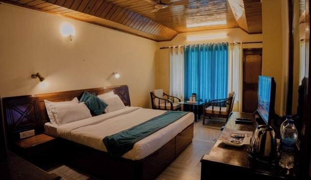 Hotel Falcon Crest in Kandaghat