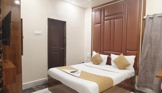 Hotel Ifza Residency Near BKC
