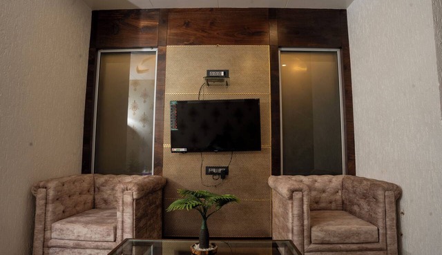 Hotel Grand Sarowar in Chhatrapati Sambhajinagar