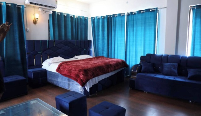 Hotel Omkaar and Restaurant in Chinyalisaur