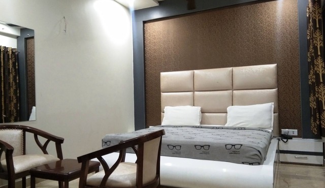 Hotel R P in Agra