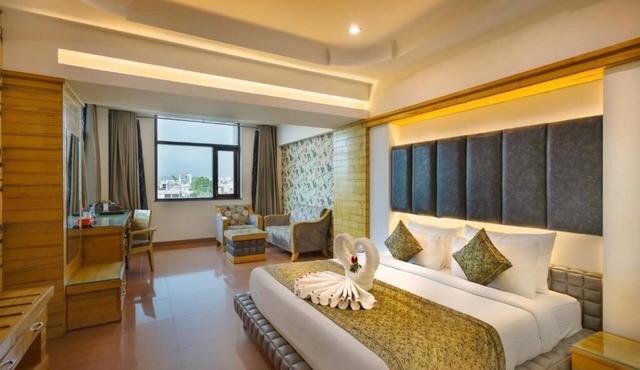 Hotel Saffron Leaf