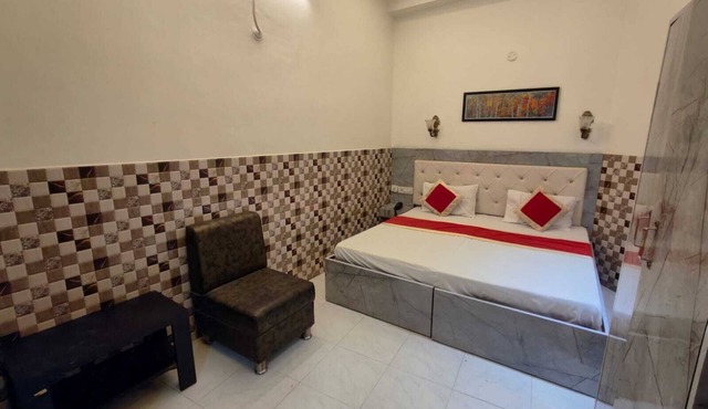 HOTEL SARWAN in Agra
