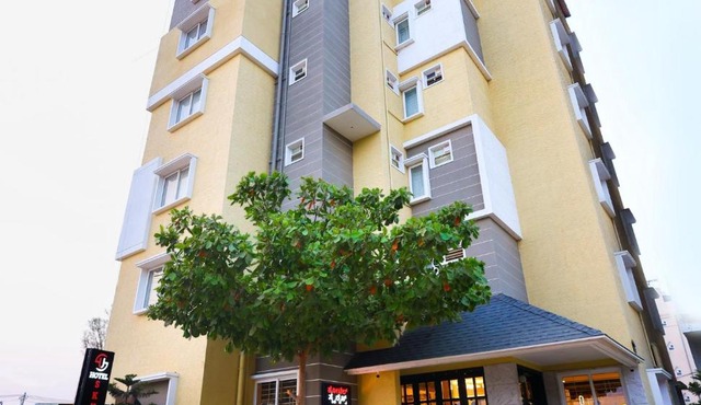 Hotel Skylights Near Bangalore Airport in Muthugadahalli